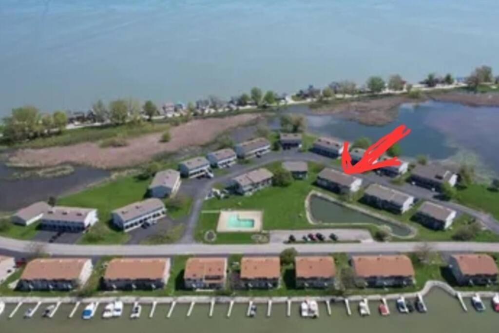 Sand Beach Sunnie Days Condo In Oak Harbor On Lake Erie! מראה חיצוני תמונה