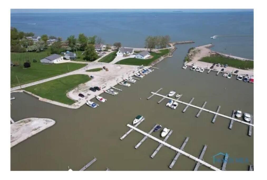 Sand Beach Sunnie Days Condo In Oak Harbor On Lake Erie! מראה חיצוני תמונה