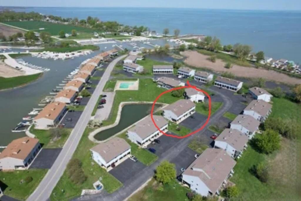 Sand Beach Sunnie Days Condo In Oak Harbor On Lake Erie! מראה חיצוני תמונה