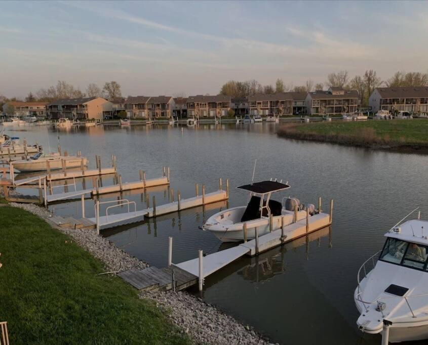 Sand Beach Sunnie Days Condo In Oak Harbor On Lake Erie! מראה חיצוני תמונה